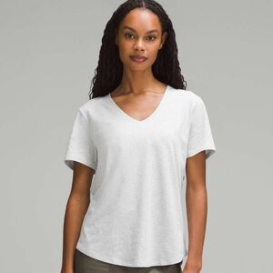 Lululemon Love V-Neck T-Shirt
Heathered Core Ultra Light Grey